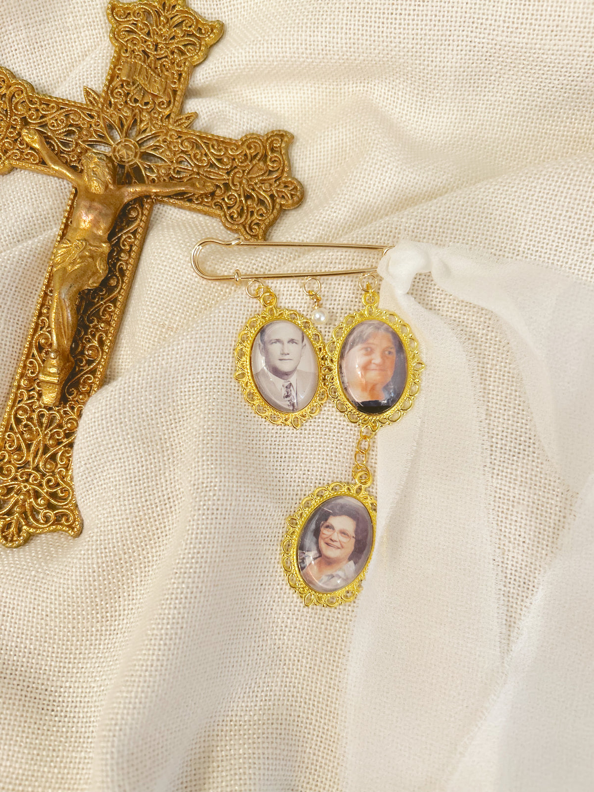 3 Spaced Loops Champagne Gold 2.25" Medium Pin Base
