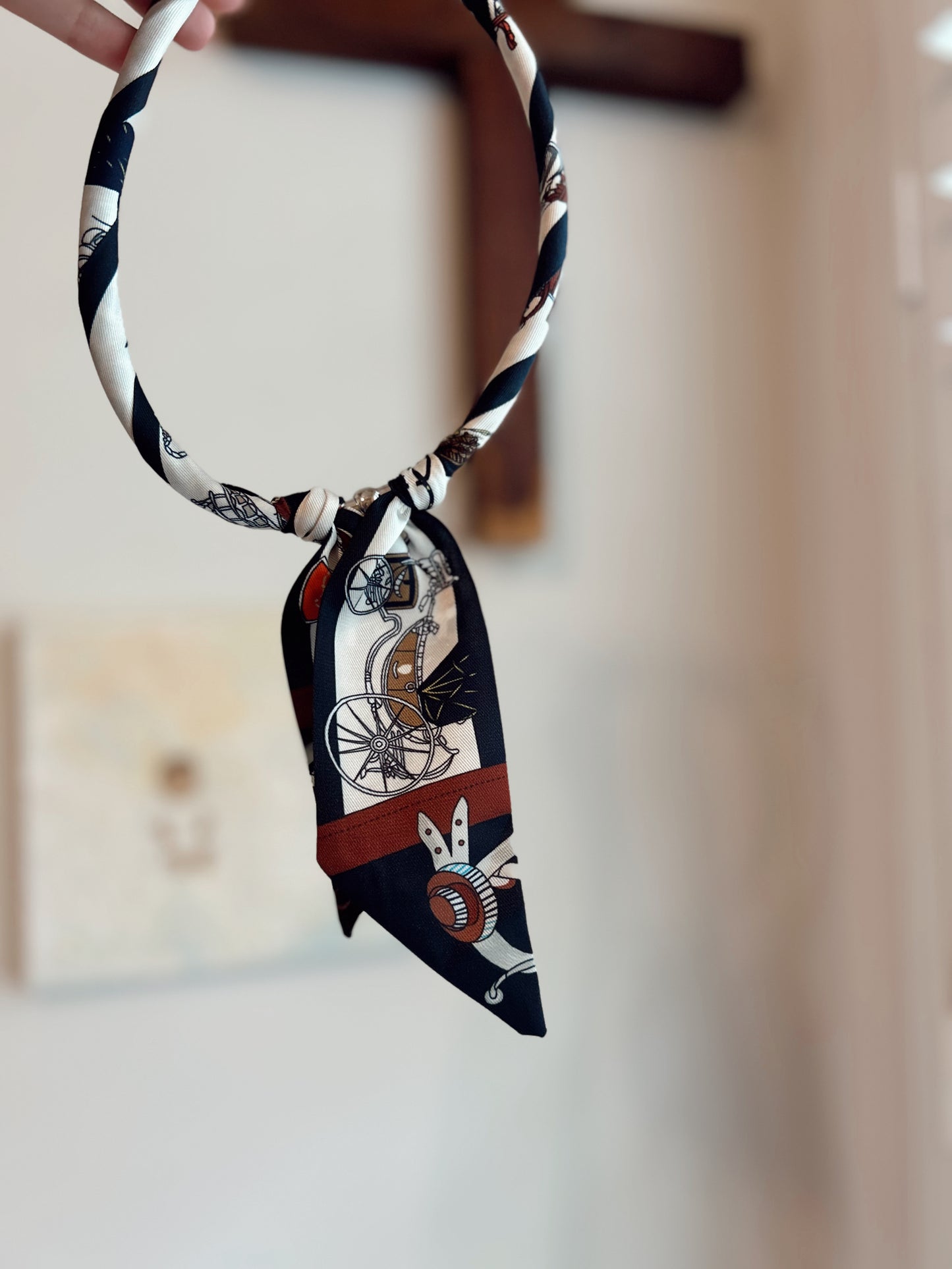 Black/Tan Uptown Magnetic Scarf Necklace