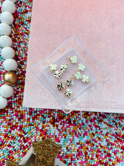 Gold Four Leaf Clover image 0