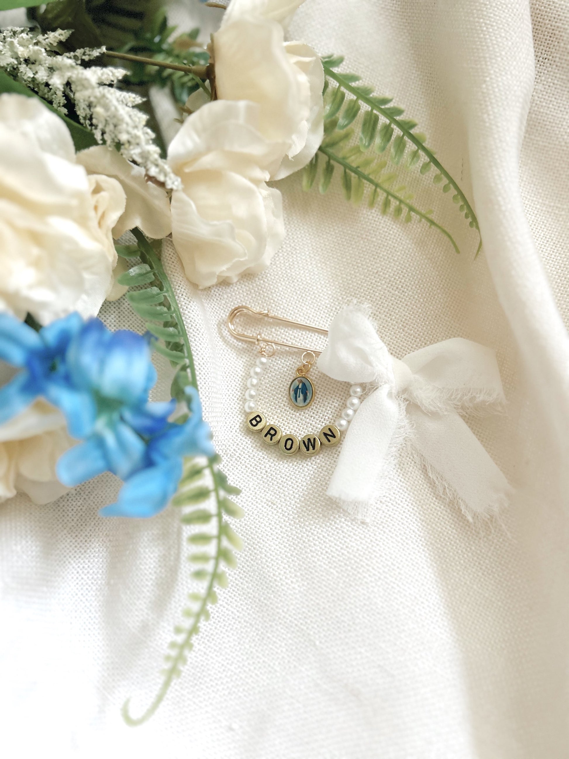 Looped Customizable Pin image 0