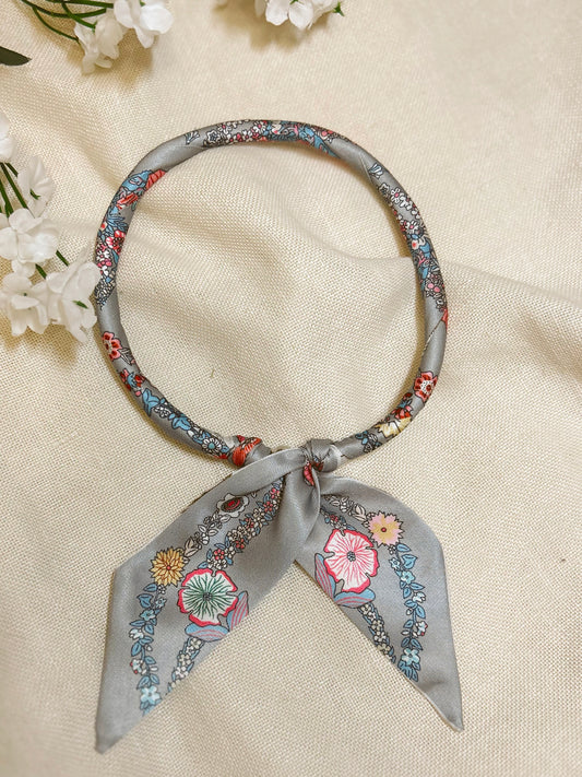 GREY/Bright Colorful Little Wanderer Magnetic Scarf Necklace
